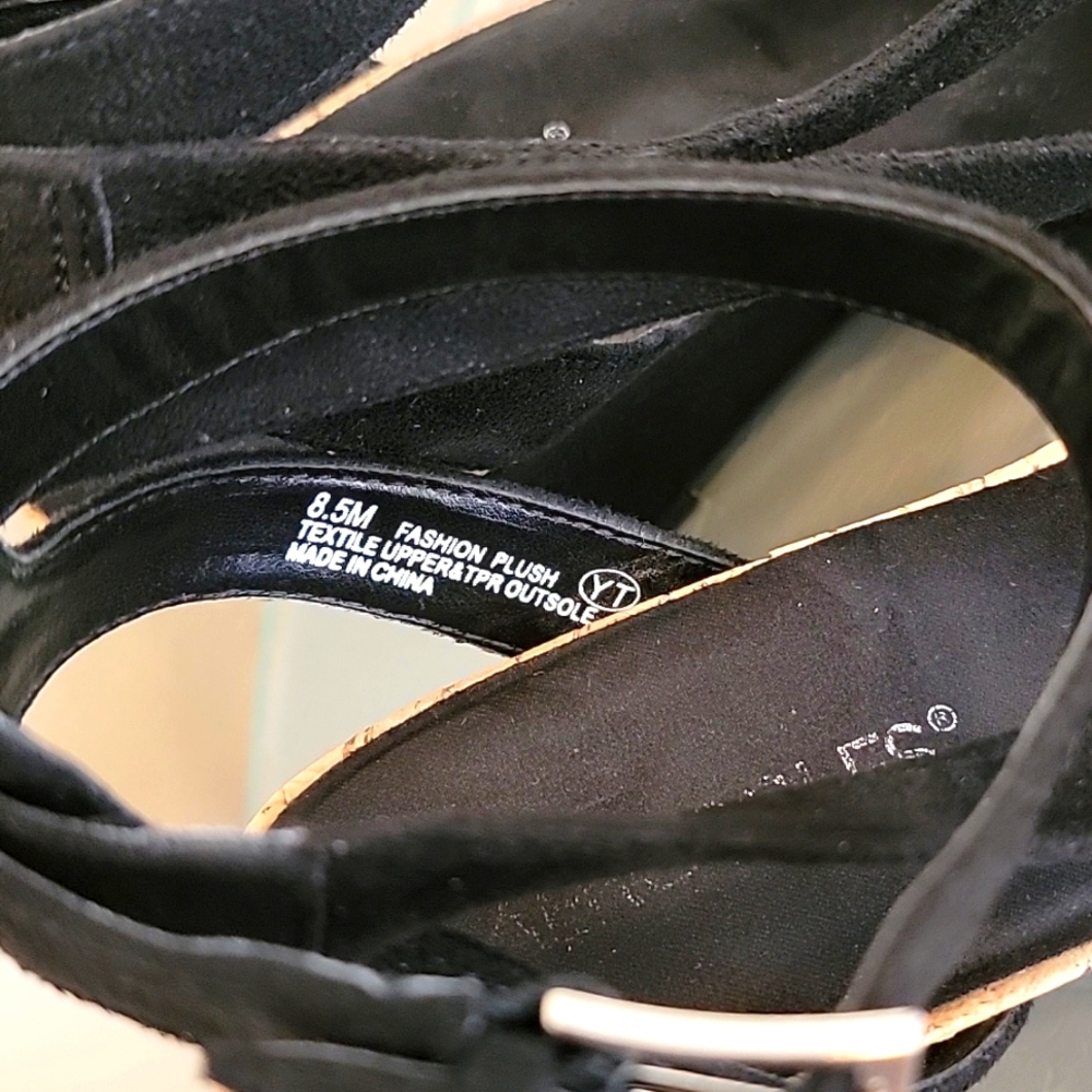 Aerosols Fashion Plush Black Fabric Wedge - Picture 3 of 5